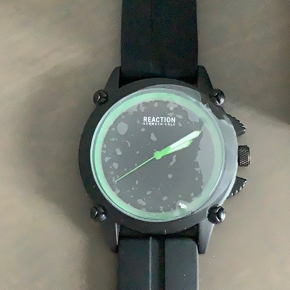 KENNETH COLE REACTION MENS WATCH BLACK NIB - Picture 1 of 7